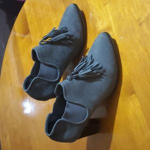 ALL BLACK Chelsea Tassel Accent Ankle Heel Boots Size 40EU